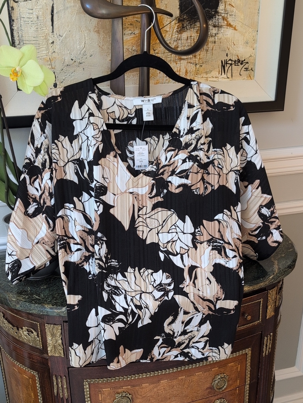 White House Black Market Black Beige & White Floral V-Neck 3/4 Sleeve Size S